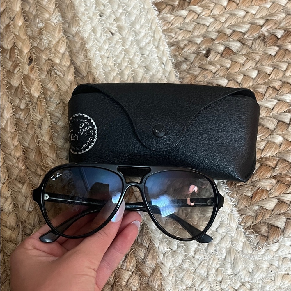 Ray-Ban Black Aviator Sunglasses with Leather Case
